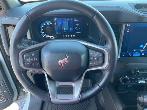 Used 2024 Ford Bronco Badlands image 7