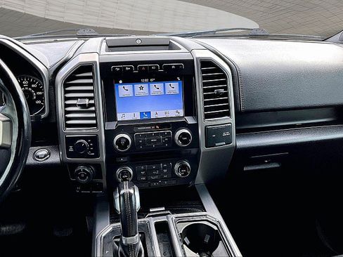 Used 2018 Ford F150 Platinum w/ Equipment Group 701A Luxury image 6