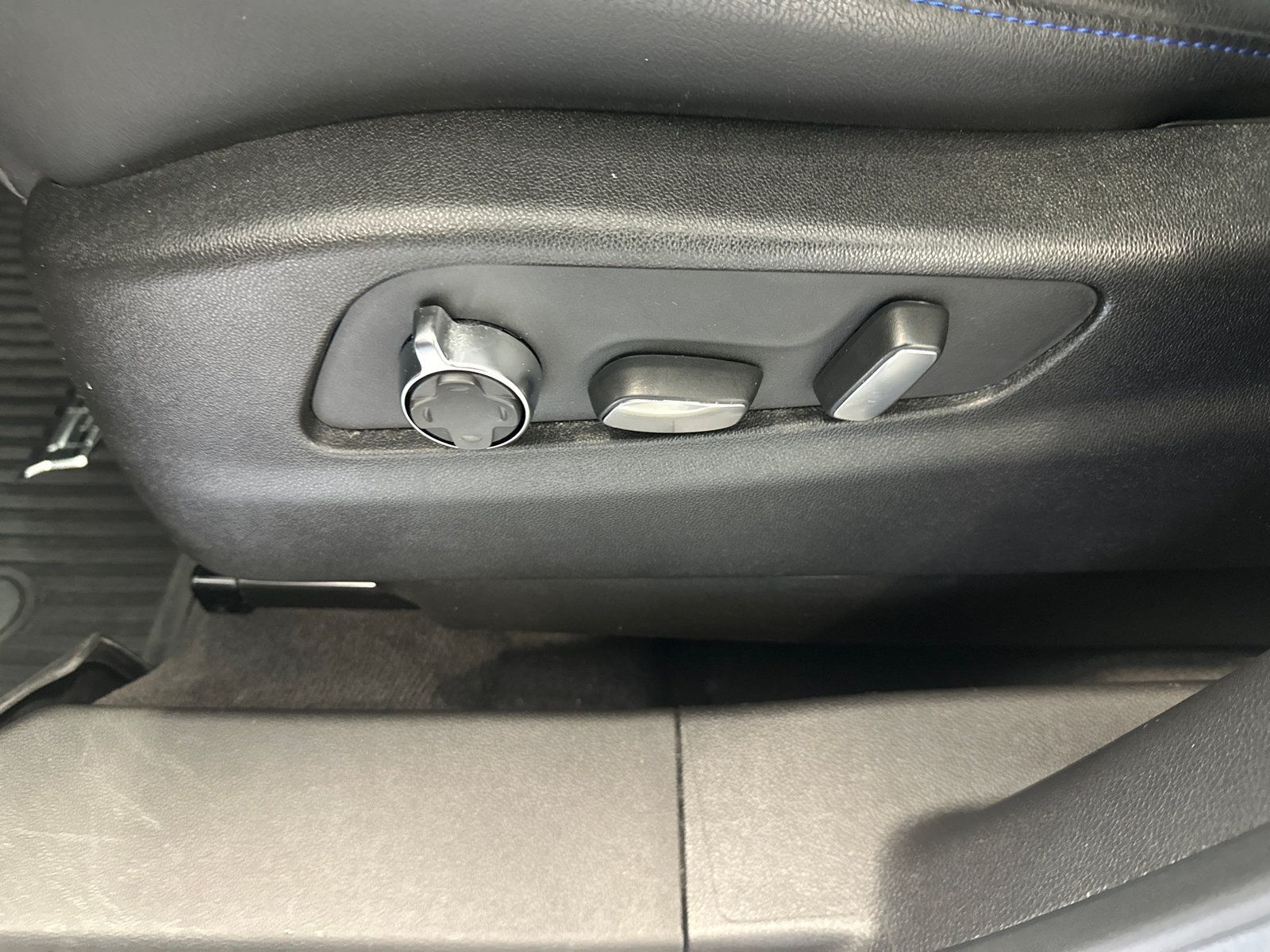 Used 2024 Cadillac XT4 Sport w/ LPO, Floor Liner Package AWD/4WD image 22