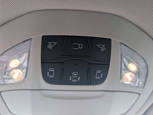 Used 2023 Chrysler Pacifica Touring-L FWD image 17
