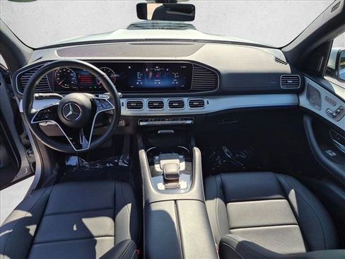 Used 2025 Mercedes-Benz GLS 450 4MATIC image 19