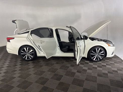 Used 2020 Nissan Altima 2.5 SR FWD image 15