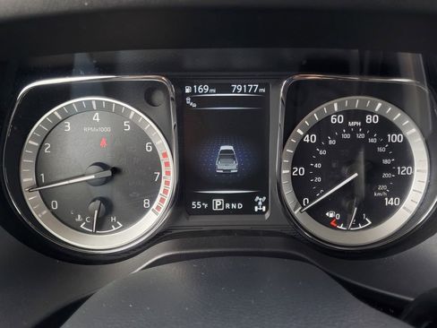 Used 2018 Nissan Titan SV w/ SV Convenience Package AWD/4WD image 16