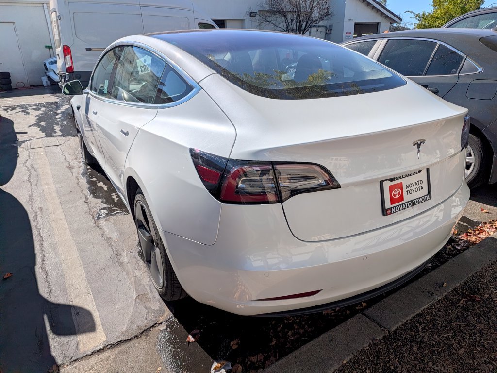 Used 2018 Tesla Model 3 Long Range RWD image 2