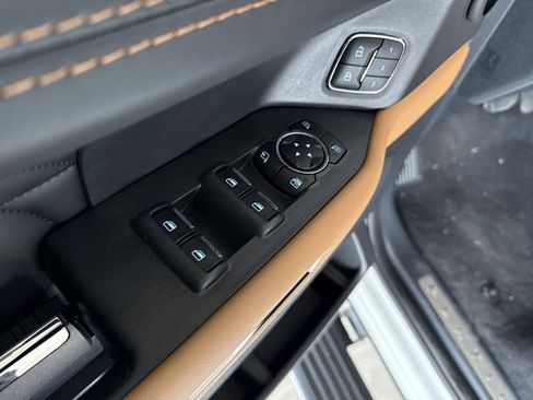 Used 2024 Ford Expedition Platinum image 24