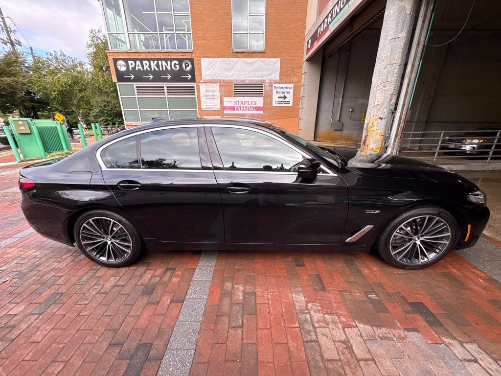 Used 2022 BMW 530e xDrive w/ Convenience Package AWD/4WD image 2