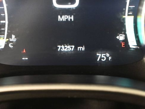 Used 2024 Chrysler Pacifica Touring-L FWD image 37