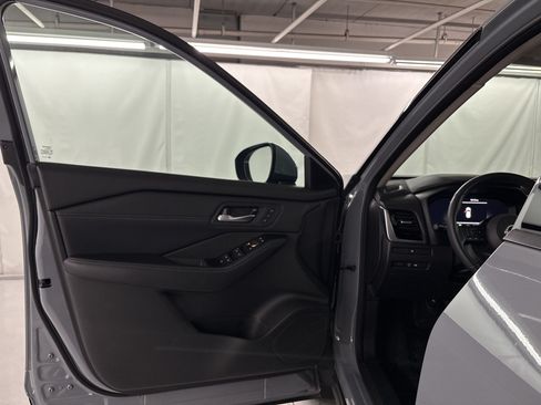 Used 2024 Nissan Rogue SL w/ SL Premium Package FWD image 22