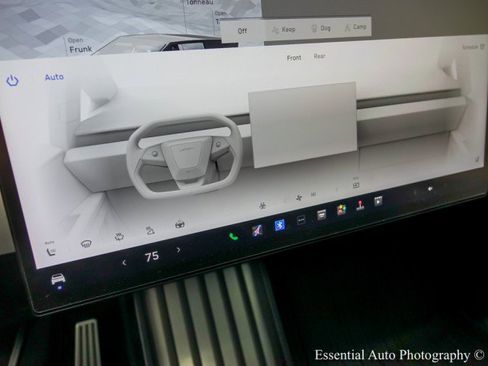 Used 2024 Tesla Cybertruck AWD Crew Cab image 33