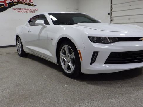 Used 2017 Chevrolet Camaro LT image 6