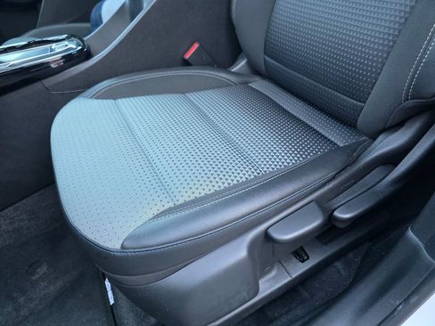 Certified 2025 Chevrolet Trax LT w/ LT Convenience Package image 12