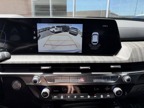 Used 2025 Kia Telluride EX w/ EX Captain's Chair Package FWD image 19