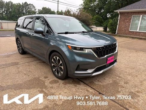 Used 2024 Kia Carnival EX FWD image 1