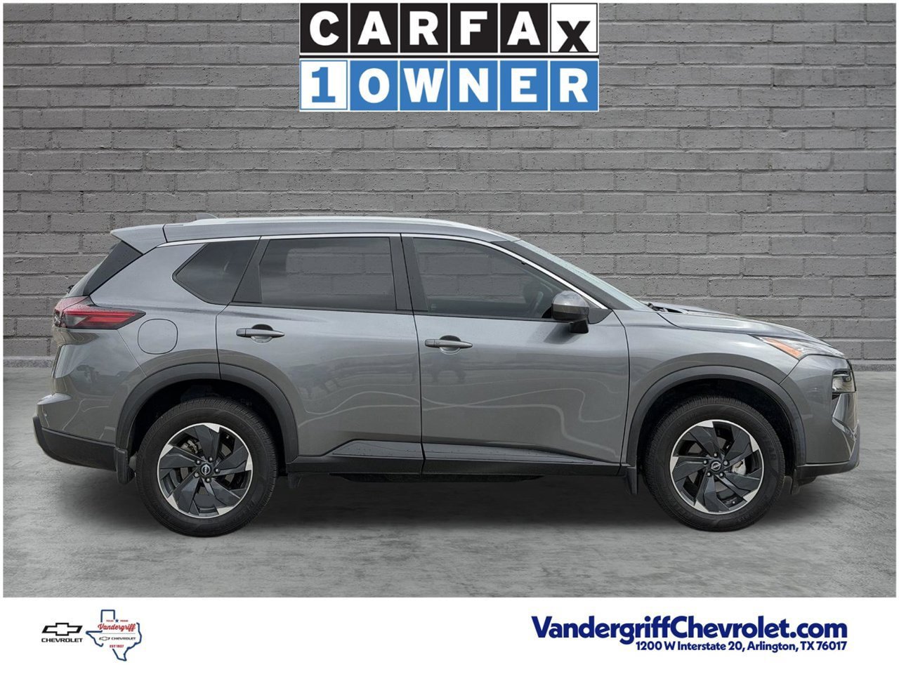 Used 2024 Nissan Rogue SV w/ SV Premium Package FWD image 3