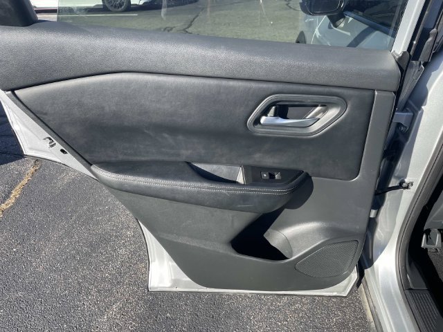 Used 2025 Nissan Rogue SV AWD/4WD image 20