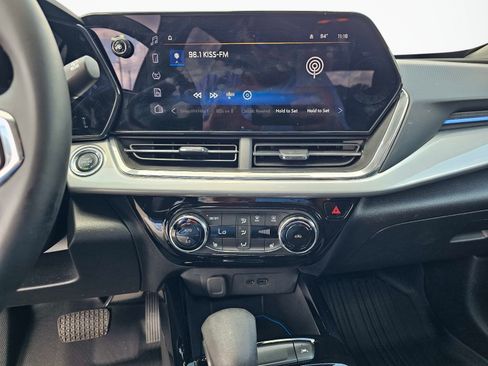 Used 2025 Chevrolet Trax LT w/ Driver Confidence Package FWD image 24