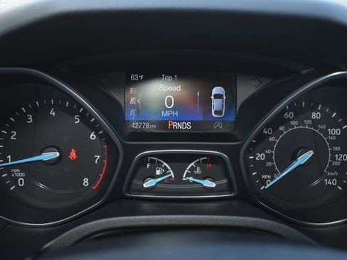 Used 2018 Ford Focus SE w/ SE Appearance Package image 19