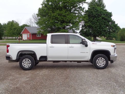 Used 2023 Chevrolet Silverado 2500 LT AWD/4WD image 5