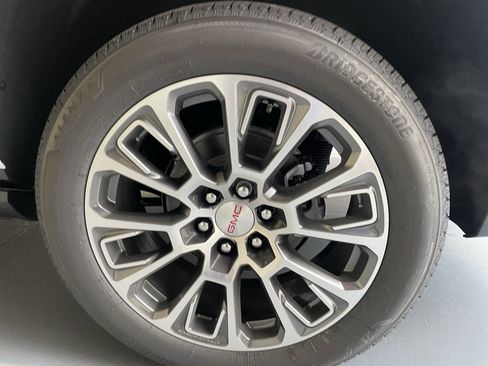 New 2026 GMC Yukon XL Denali image 7