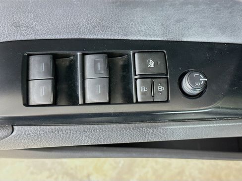 Used 2025 Toyota Camry SE image 15