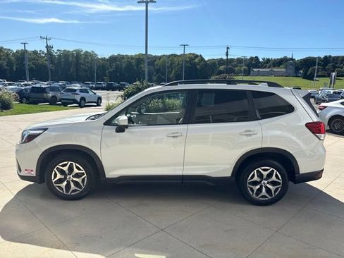 Used 2020 Subaru Forester Premium AWD/4WD image 4