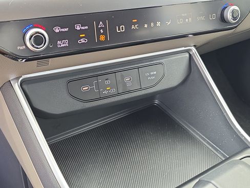 Certified 2026 Kia Carnival LX FWD image 26