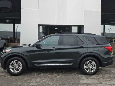 Used 2022 Ford Explorer XLT w/ Equipment Group 202A image 2