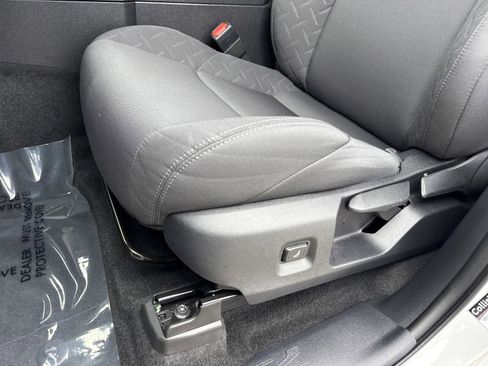 Used 2024 Toyota Tacoma SR5 AWD/4WD image 12