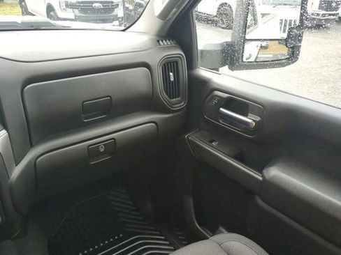Used 2025 Chevrolet Silverado 2500 Custom w/ Custom Value Package image 17