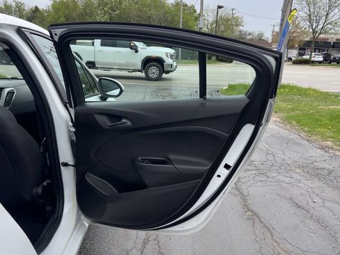 Used 2017 Chevrolet Cruze LS image 32