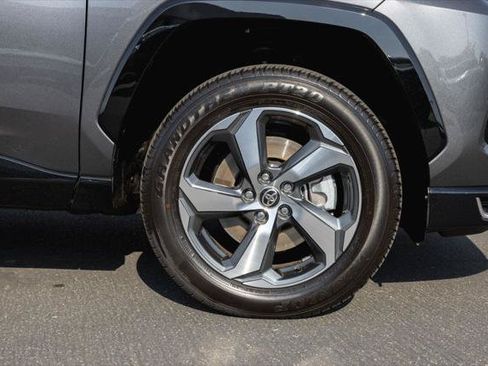 Used 2025 Toyota RAV4 SE w/ Weather & Moonroof Package AWD/4WD image 4