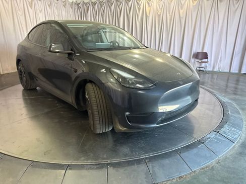 Used 2024 Tesla Model Y Performance AWD/4WD image 3