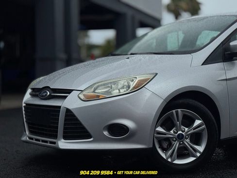 Used 2014 Ford Focus SE FWD image 2