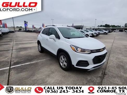 Used 2017 Chevrolet Trax LT w/ LT Convenience Package FWD image 2