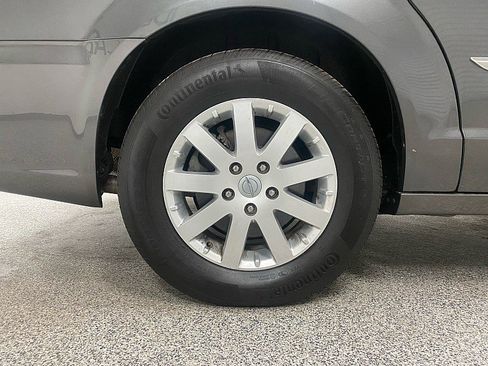 Used 2016 Chrysler Town & Country Touring image 29