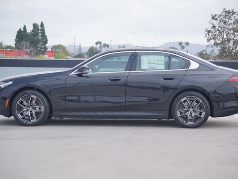 New 2026 BMW i5 eDrive40 w/ Premium Package image 4