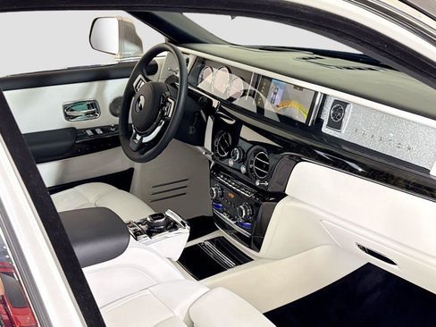Used 2023 Rolls-Royce Phantom Sedan RWD image 40