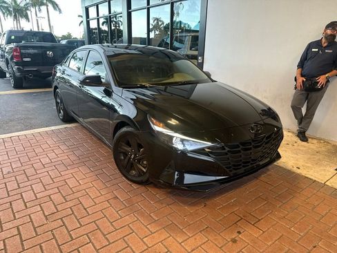 Used 2023 Hyundai Elantra SEL FWD image 3