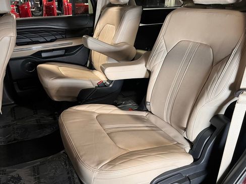 Used 2023 Ford Expedition Platinum image 15