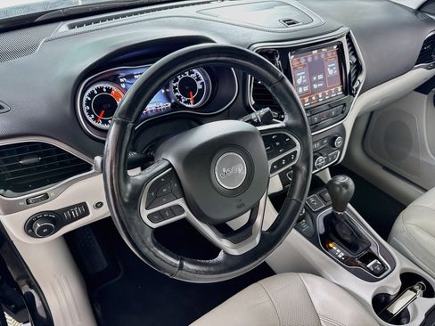 Used 2020 Jeep Cherokee Limited w/ Technology Group AWD/4WD image 24