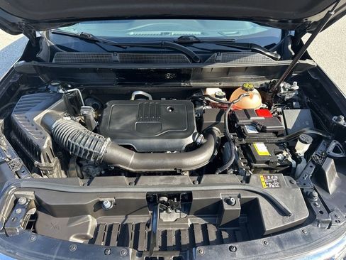 Used 2023 GMC Acadia SLE image 30