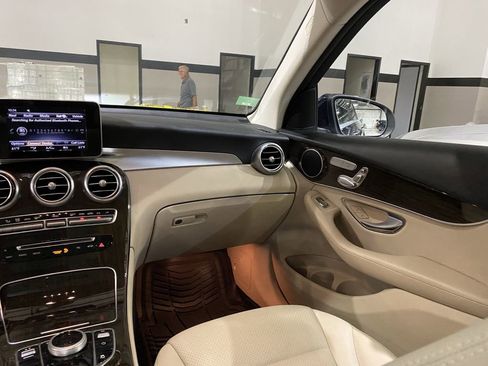 Used 2018 Mercedes-Benz GLC 300 image 4