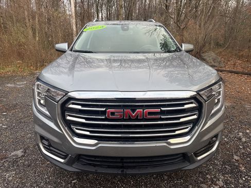Used 2024 GMC Terrain SLT image 2
