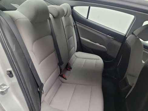 Used 2017 Hyundai Elantra SE image 19