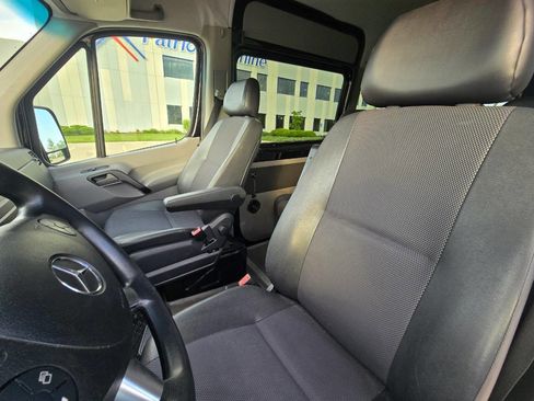 Used 2014 Mercedes-Benz Sprinter 2500 image 9