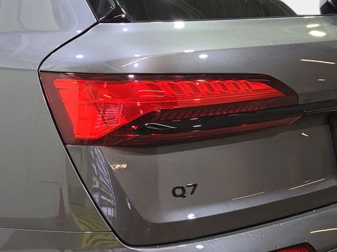 Used 2025 Audi Q7 2.0T Premium Plus w/ Prestige Package AWD/4WD image 36
