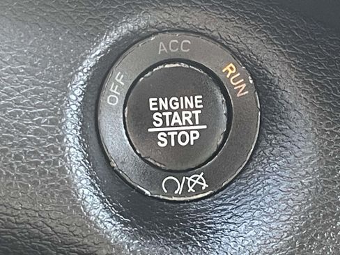 Used 2019 Jeep Cherokee Limited FWD image 25