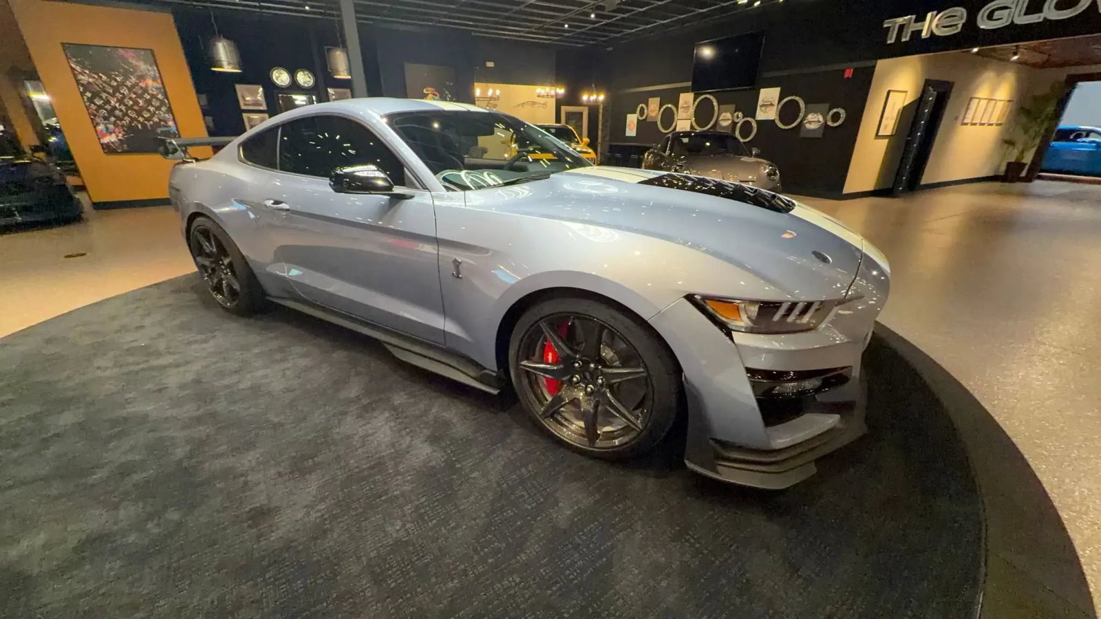Used 2022 Ford Mustang Shelby GT500 w/ Carbon Fiber Track Pack RWD image 7