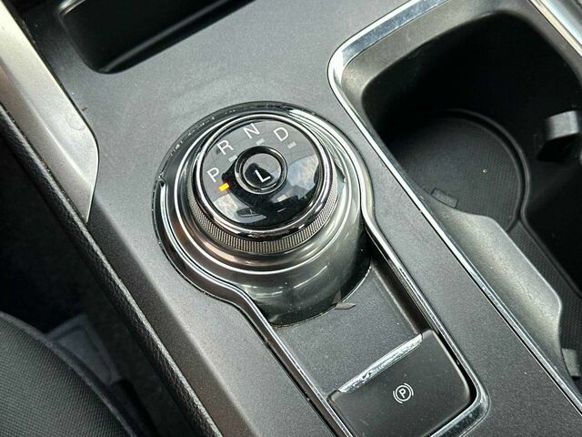 Used 2020 Ford Fusion SE FWD image 24