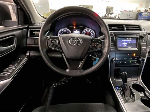 Used 2017 Toyota Camry LE image 6